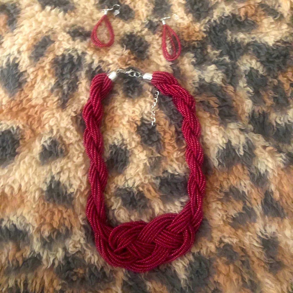 Earring and necklace set